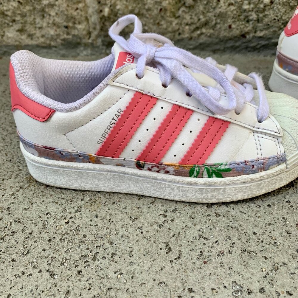 ADIDAS Pink Floral Superstar Sneakers Girls 11 Her Studio Toddler Running Shoes - Picture 3 of 8